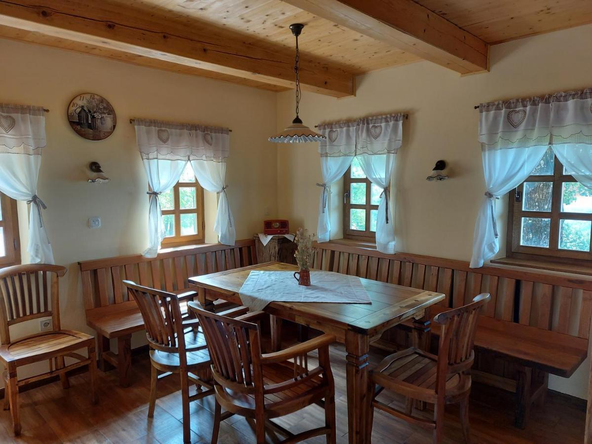Oldhouse Knezovo * Sromlje